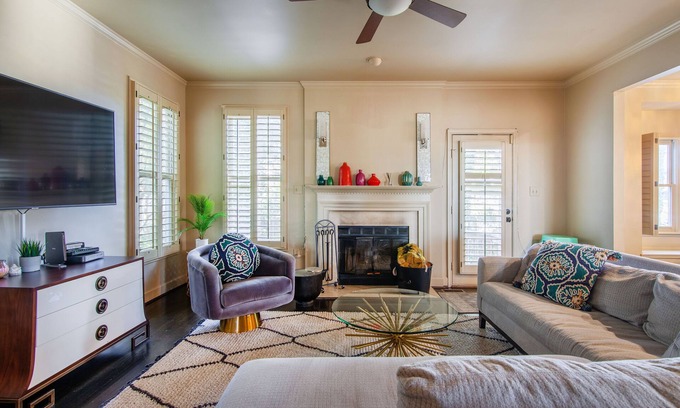Ashton Heights Casa | ¡NUEVO LISTADO! Cosmopolita del norte de Arlington. Experiencia zen. Ubicación fenomenal.