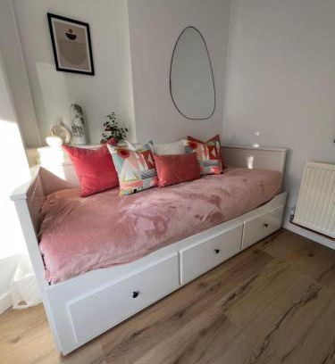 Liverpool Casa | 2025 Award Winner Liverpool Peach House - 4 Bedrooms