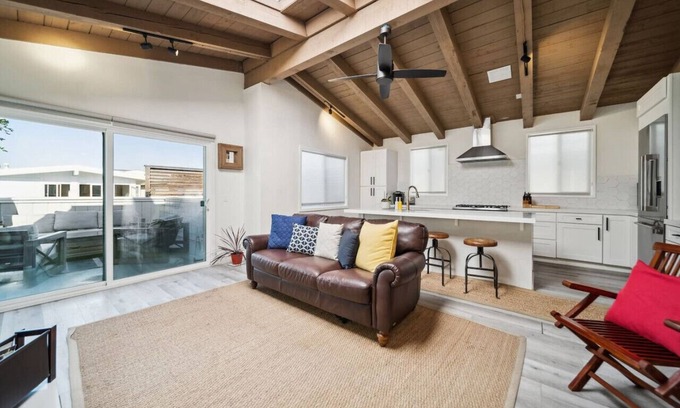Newport Shores Casa | 2025 Remodel! Serene Beach Haven, Steps to Sand