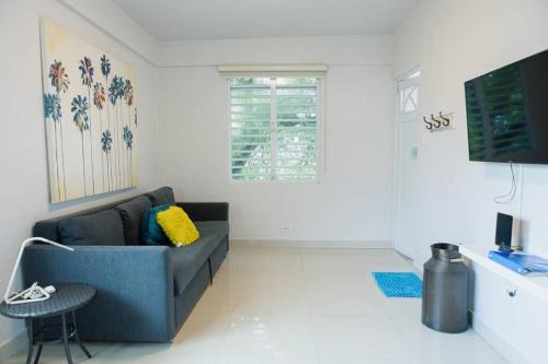 San Mateo Apartamento | 203-Tranquil Renovated Charm in the City, Near the Beach with Free parking