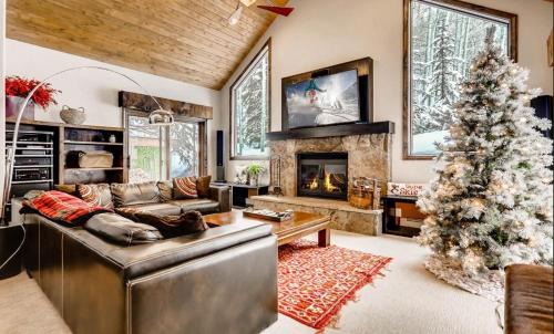 Highland Meadows Casa | 2030 Meadow Brook Lane Unit A