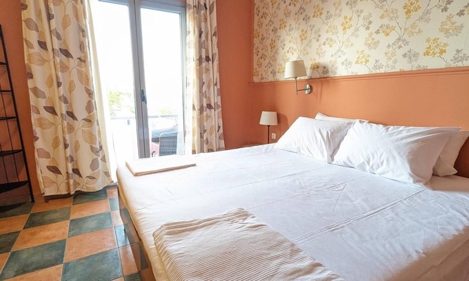 Kamena Vourla Casa | 204 | Okeania 3 persons Room 1st Floor