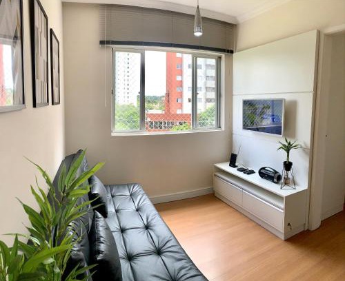 Bigorrilho Apartamento | 205- Apartamento 1 quarto suite, Encantador, amplo e decorado, mobiliario moderno, cozinha completa com utensílios , Excelente vista da cidade e localização privelegiada no bairro Bigorrilho ,