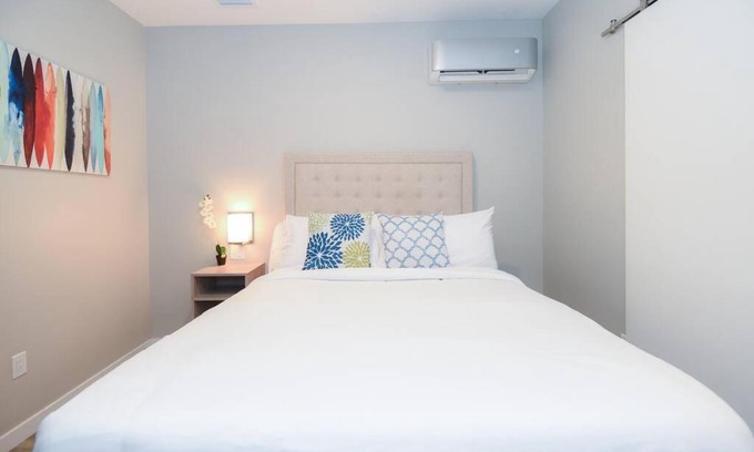 Old Town Apartamento | 208 Bright 1BDR Downtown Parking WiFi Walk to All
