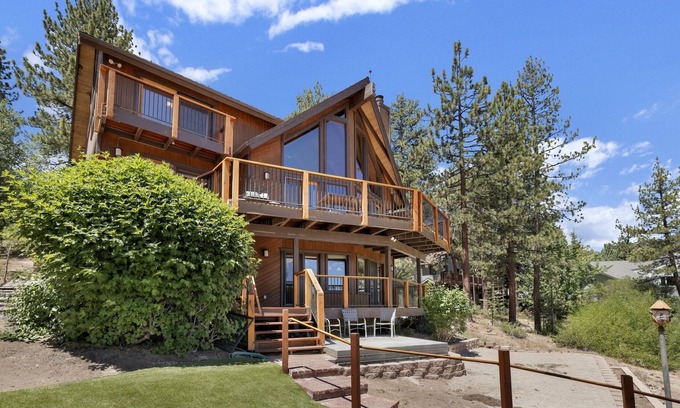 Boulder Bay Cabina | 2098-cove Lakefront Chalet 4 Bedroom Home by RedAwning