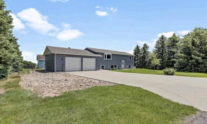 Summerset Casa | 20min from Sturgis! Great home for sturgis rally couples! Room for trailer/bikes