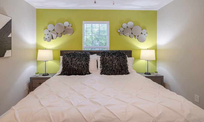 Arcadia Apartamento | ✯20min→Lodge at Lake Bowen Commons✯King Bed✯3 TVs