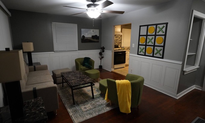 Gary Casa | 20mins from beach, 10guests/WIFI/1.2 baths/ping pong/pool table/treadmill