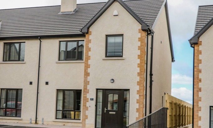 Irvinestown Cabaña | 21 CARN HILL, family friendly, with open fire in Irvinestown