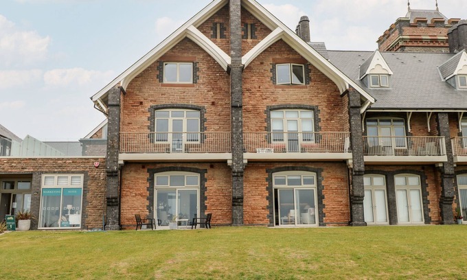 Porthcawl Cabaña | 21 THE REST, family friendly, country holiday cottage in Porthcawl