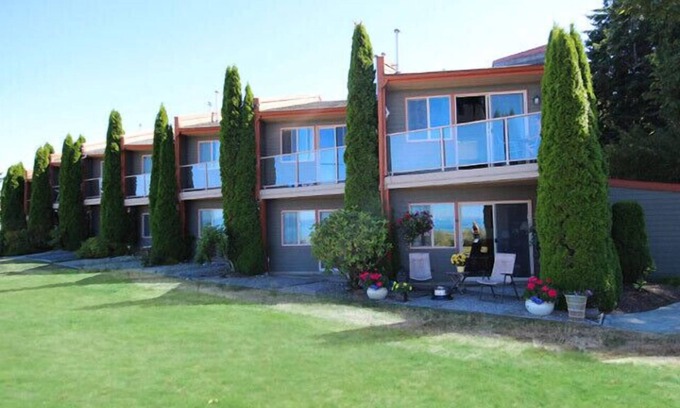 Regional District of Nanaimo Condominio | #210 Pet-Friendly Upper Beach View Suite at Shorewater Resort, Qualicum Beach