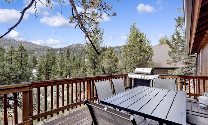 Whispering Forest Cabina | 2128-lookout Lodge 3 Bedroom Home by Redawning