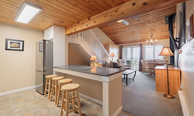 Regional District of Nanaimo Condominio | #218 Upper Beach View Suite at Shorewater Resort, Qualicum Beach