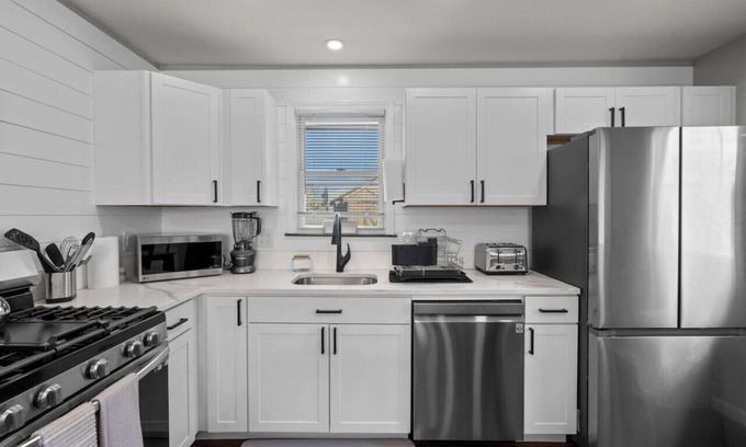 New Britain Casa | #22- 4 Br 2 Ba house-Central CT