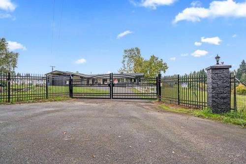 Ridgefield Casa | 22 Acres Home with hot tub minutes from Ilana Casino