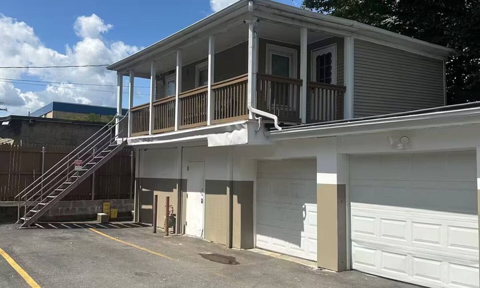 Central Falls Apartamento | 22 Walnut!