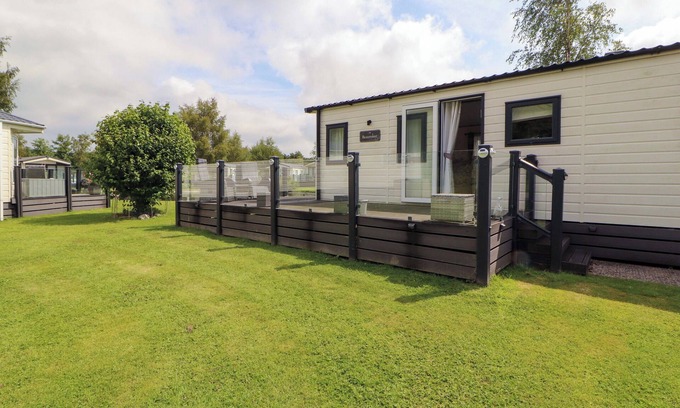 Warton Cabaña | 22 YEALAND, pet friendly, with a garden in Carnforth