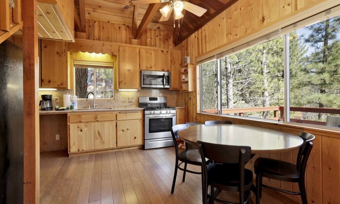 Fawnskin Cabina | 2259-fawnskin Pines 2 Bedroom Cabin by RedAwning