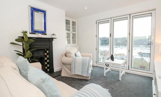 Dartmouth Apartamento | 23 Above Town