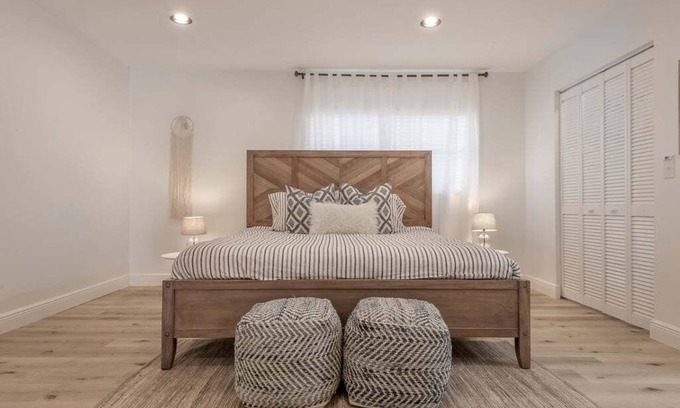Largo Casa | 235 E Overbrook Drive