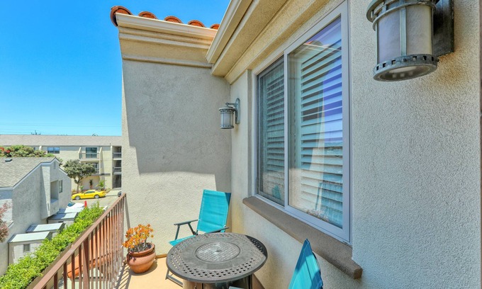 Downtown Condominio | 236 Ocean View 2 Bedroom Condo by RedAwning