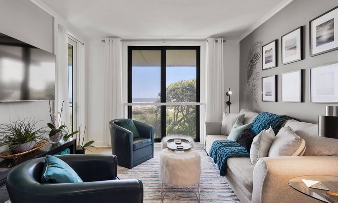 West Beach Condominio | 2369 Shipwatch Villa: Beautifully Renovated Oceanfront Villa, $150 Bike Credit