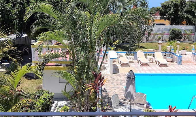 IronShore Estates Cama Y Desayuno | 237 Bratton Ave