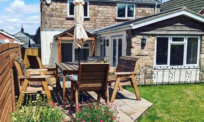 Cinderford Cabaña | 24 at St Johns - Dog-Friendly Rural Cottage with Private Hot tub