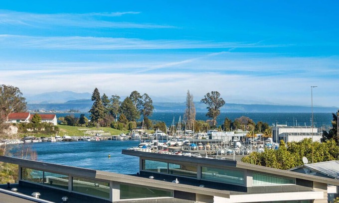 Taupo Cabaña | 24 Marina View Retreat - Taupo Holiday Apartment