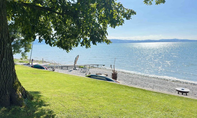 Nonnenhorn Apartamento | 240 m² Ferienwohnung direkt am Bodensee mit privatem Strand und Fasssauna
