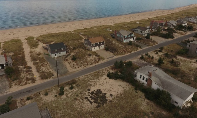 Sagamore Beach Cabaña | 244 Phillips Rd
