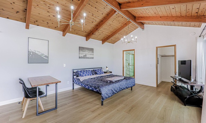 Sugarloaf Apartamento | 246C - Large Studio w/ Kitchenette, Laundry & Deck