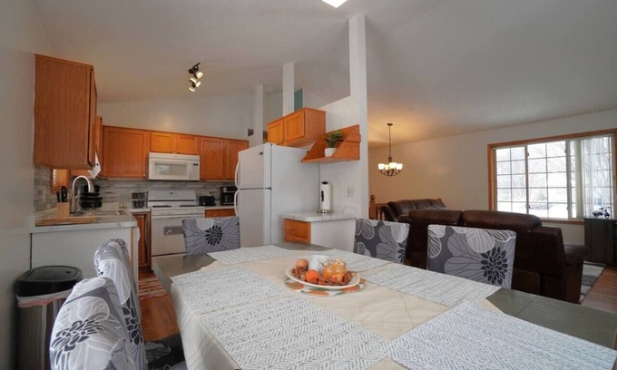 Shakopee Casa | 249) Perfect for larger groups!