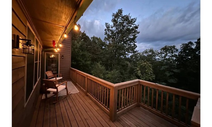 Clarkesville Cabina | 25 Acres Mountain House. 8 Miles from Helen. Pet Friendly.