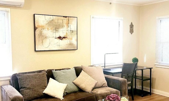 Pasadena Apartamento | 25,Detached charming house Close to old town Pasadena King-bed! 625