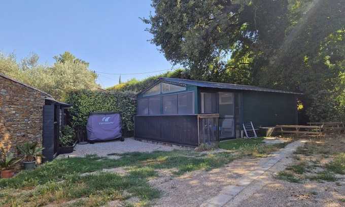 Lorgues Chalet De Esquí | 25 m2 chalet + screened terrace, private spa, garden, shared pool
