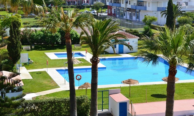 Torrox Costa Apartamento | Primera línea, con maravillosas vistas al mar y a la montaña, con vistas a hermosos jardines