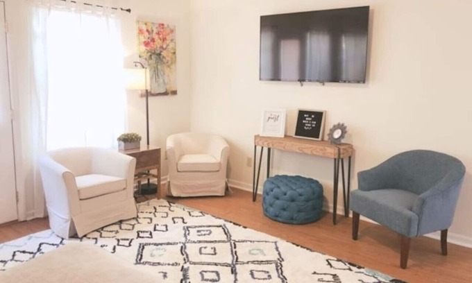 Monroe Casa | 250 Overbrook Drive · Landon's Attached Home