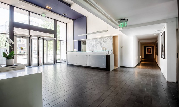 West End Apartamento | 2500 Penn, a Placemakr Experience