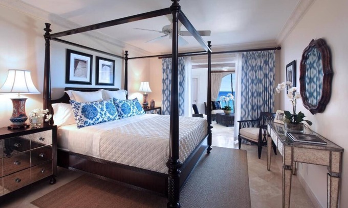 Gibbs Bay Condominio | 2500 sq. ft. Two-Bedroom Luxury Beachfront Suite on the West Coast