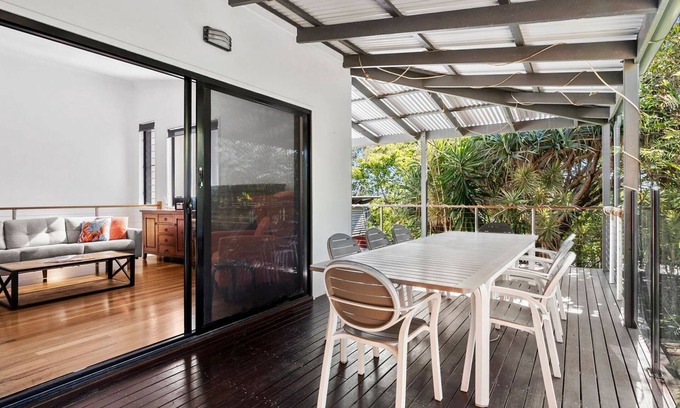 Peregian Beach Casa | 252 David Low Way, Peregian Beach, Se aceptan mascotas, Ropa de cama incluida, 500 BOND