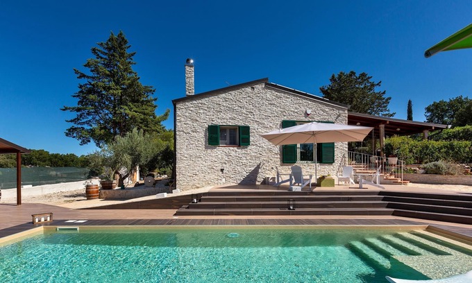 Santeramo in Colle Villa | 2520 Villa Margherita in Colle by Perle di Puglia