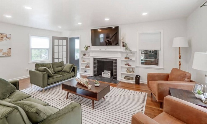 Norwood Casa | 2523 Indian Mound · 3 Bedroom Central Location House