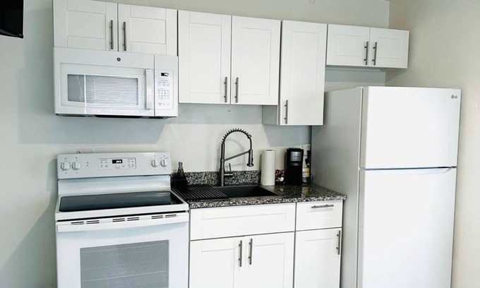 Tropic Apartamento | 2528 Renovated Studio Near The Beach