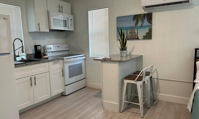 Tropic Apartamento | 2538 Chic Studio Near Art District