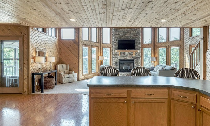 Innsbrook Chalet De Esquí | 2600 Linden View Drive By Sarah Bernard Vacation Rentals