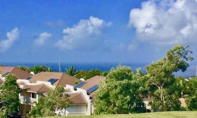 Vuemont Apartamento | "267atVuemont". Hermoso y lujoso apartamento de 2 dormitorios, jardines tropicales y vistas al mar