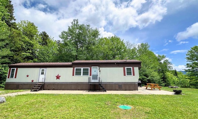 Twin Mountain Casa | 26CM - private camp in Bretton Woods, wifi, AC, private yard with great views!