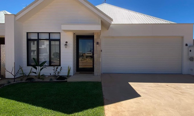 Exmouth Casa | 27 Bluefin Cove - Quaint Family Home