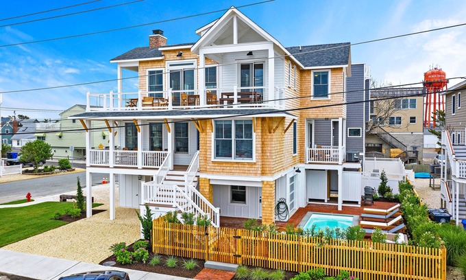 Beach Haven Casa | 270 Degree Bay Views! Amazing home with a Pool!!! Weekend of 9/14 available!